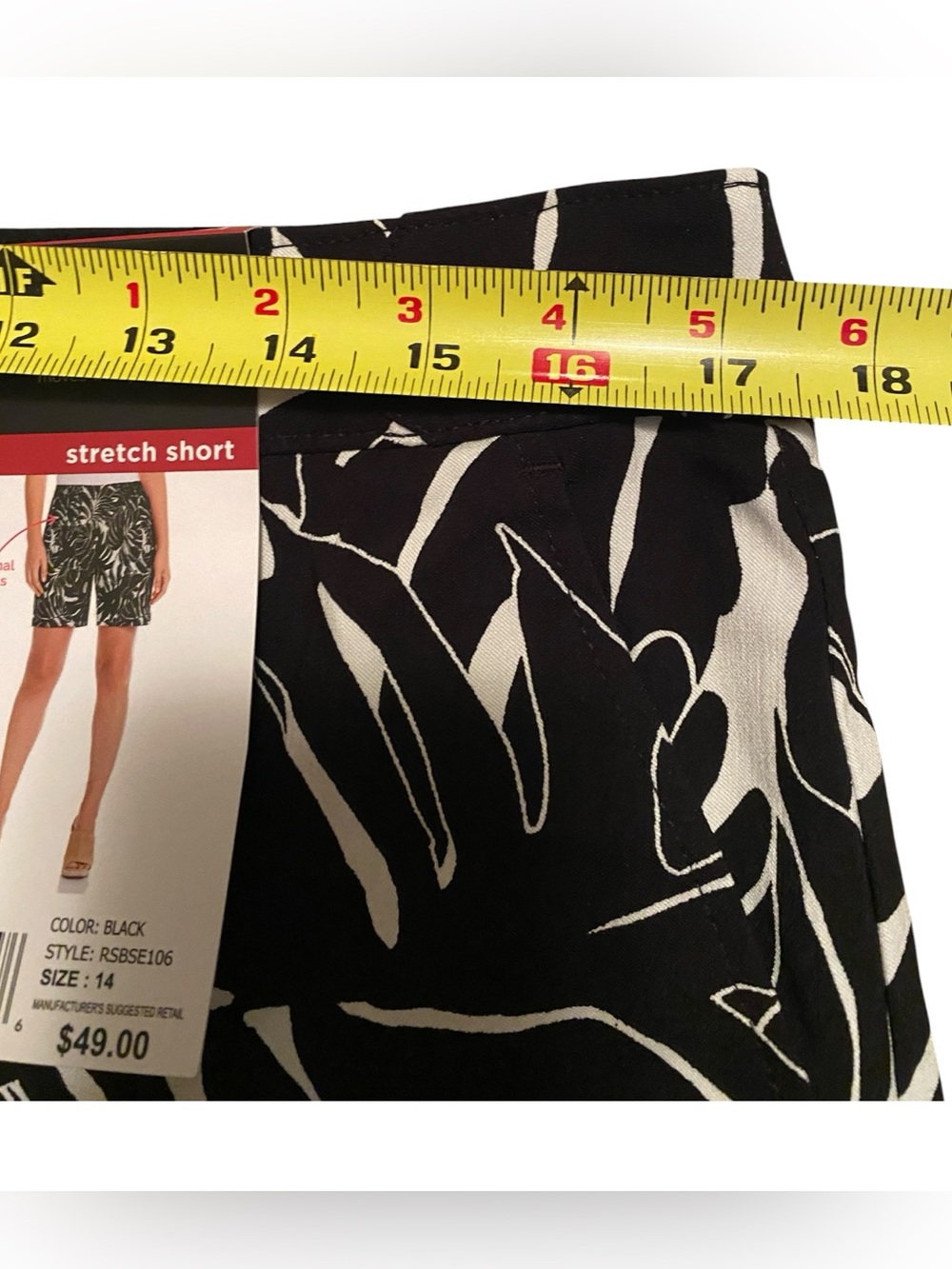 Rafaella NWT Black & White Floral Stretch Shorts, Size 14 - Picture 7 of 8